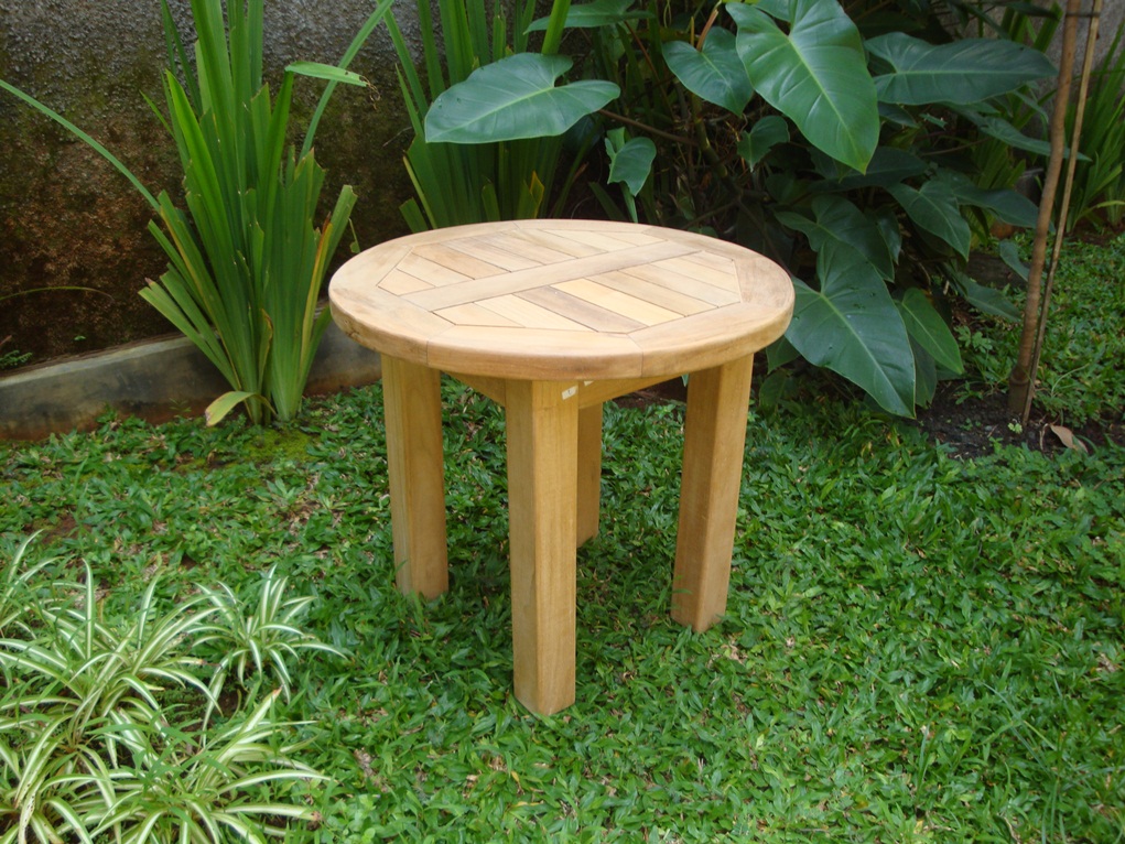 Hyannis Port Round 20" x 18" H Side Table